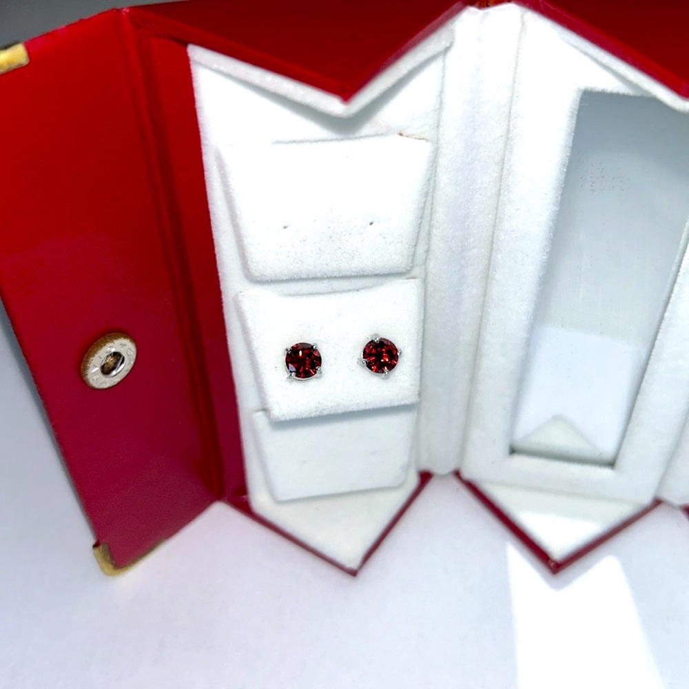 Swarovski Crystal Red Stud Earrings & Jewelry Box New With Tags - Picture 5 of 6